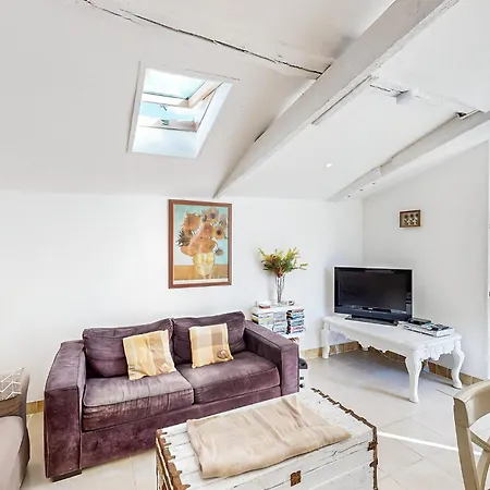 2 Bedroom Stunning In Vakantiehuis Oradour-Fanais