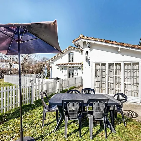 2 Bedroom Stunning In Vakantiehuis Oradour-Fanais
