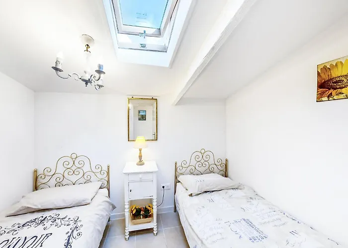 2 Bedroom Cozy In Oradour-Fanais