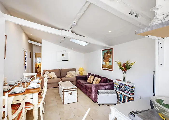 Сasa de vacaciones 2 Bedroom Cozy In *