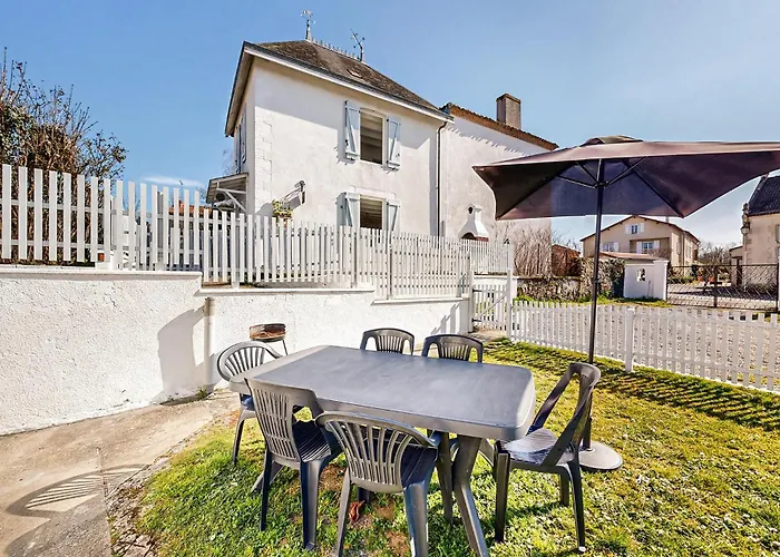 2 Bedroom Cozy In Сasa de vacaciones *